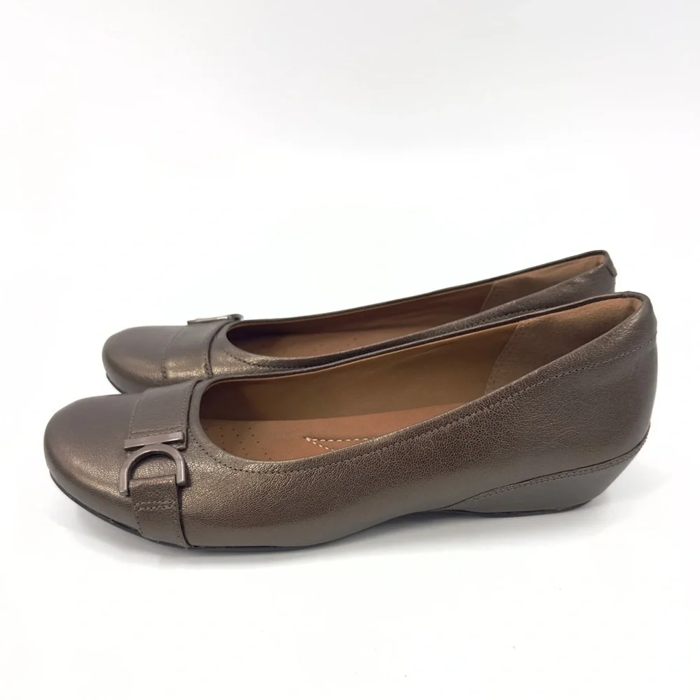 Clarks Concert Band Leather Wedge Pumps Brown Metallic Low Heel Shoes Size 7.5